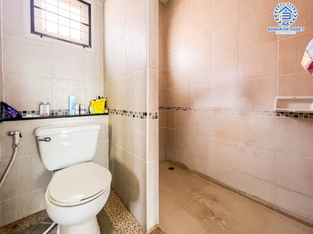 *****บ้านแฝดมือสองนนทบุรี ม.บุรีรมย์ วงแหวนฯ-ปิ่นเกล้า (ซ.วัดพระเงิน) เนื้อที่ 36.3 ตร.ว. ฟังก์ชัน 3 ห้องนอน 2 ห้องน้ำ 1 ที่จอดรถ บ้านต่อเติมครัวแล้ว บนทำเลดี ใกล้เซ็นทรัลเวสต์เกต, รถไฟฟ้าสายสีม่วง "สถานีตลาดบางใหญ่" และทางด่วน "ศรีรัช" ในราคาสุดพิเศษ!